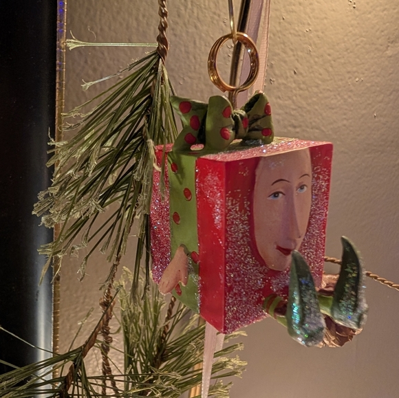 Set of 4 Dept. 56 Christmas Kringles Placecard Holders - 4 Different Designs - Picture 5 of 16